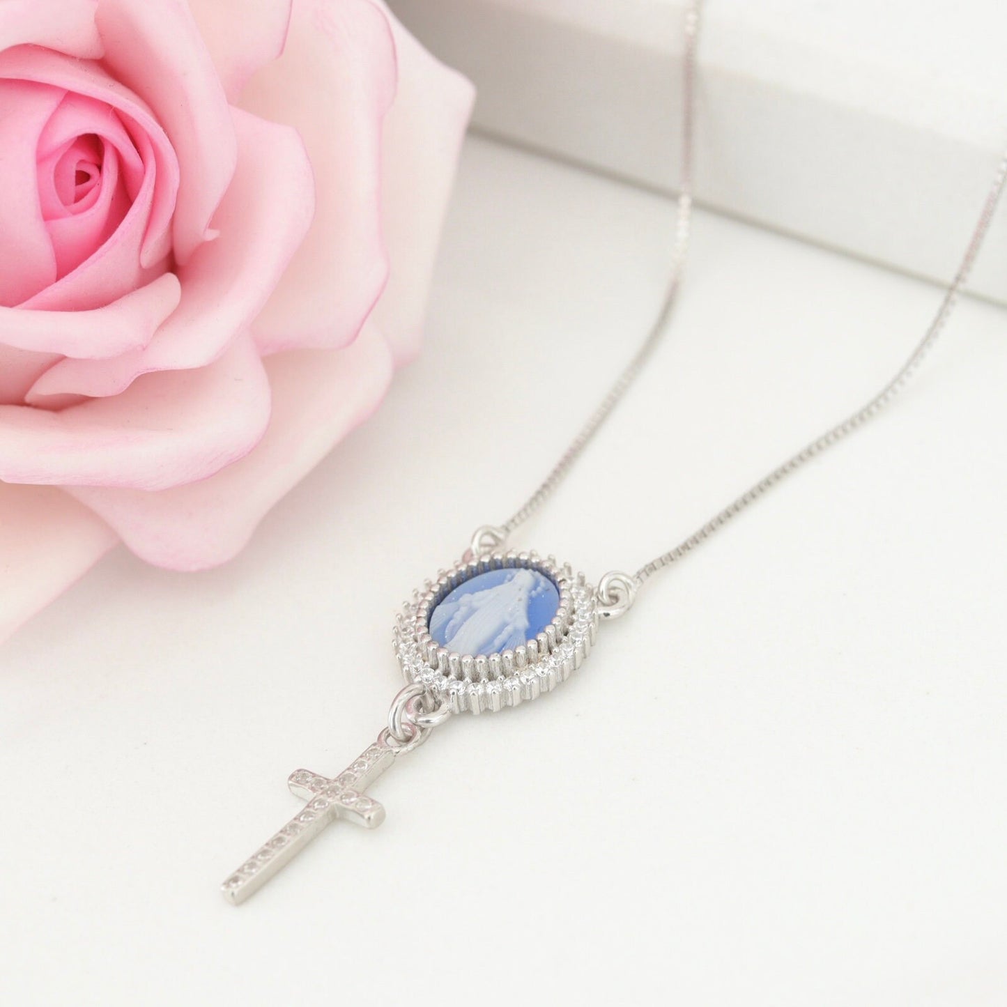 Collar camafeo azul Nuestra Señora de Gracia, collar Virgen María plata de ley 925, collar azul de la Madre María, collar María ágata azul