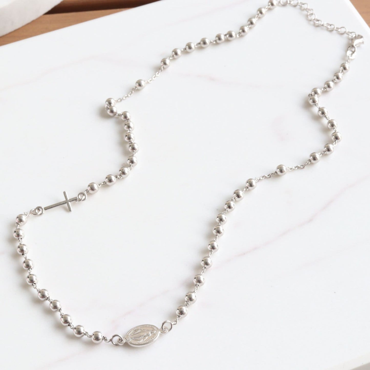 Collar de rosario de 19 pulgadas, regalo ideal para mujeres católicas, collar de rosario de plata de ley 925, delicada Medalla Milagrosa y collar de cruz