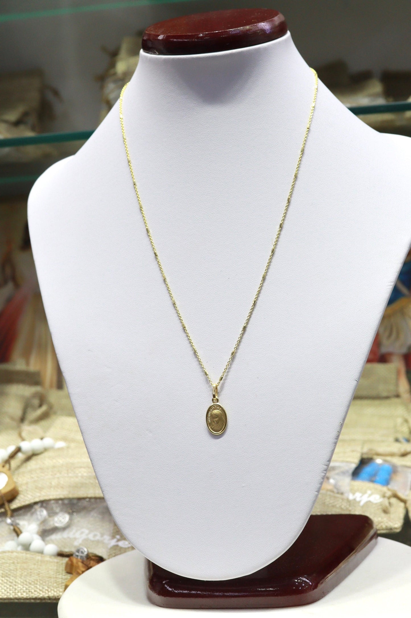 Medalla chapada en oro de Nuestra Señora de Medjugorje, medalla de Medjugorje de plata de ley, amuleto de la Reina de la paz, collar de la Virgen María, colgante de Medjugorje