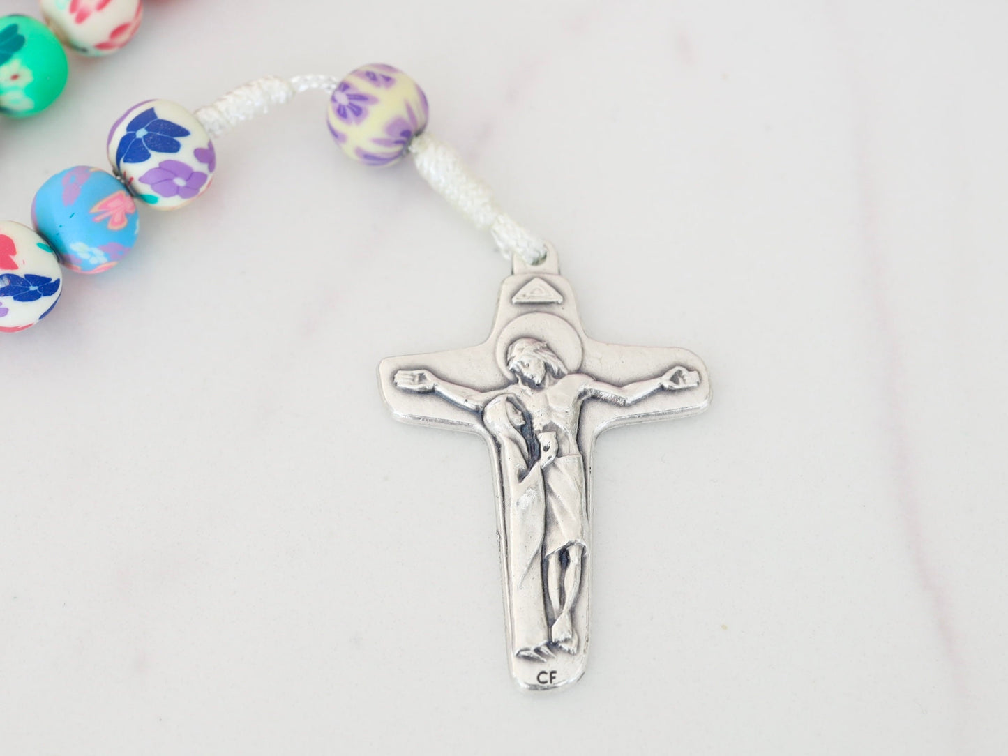 White fimo clay rosary beads with flowers, colorful rosary beads, rosary necklace for kids, rosary with clay beads, rosary beads for young