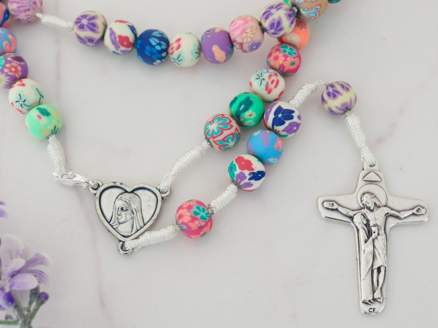 White fimo clay rosary beads with flowers, colorful rosary beads, rosary necklace for kids, rosary with clay beads, rosary beads for young