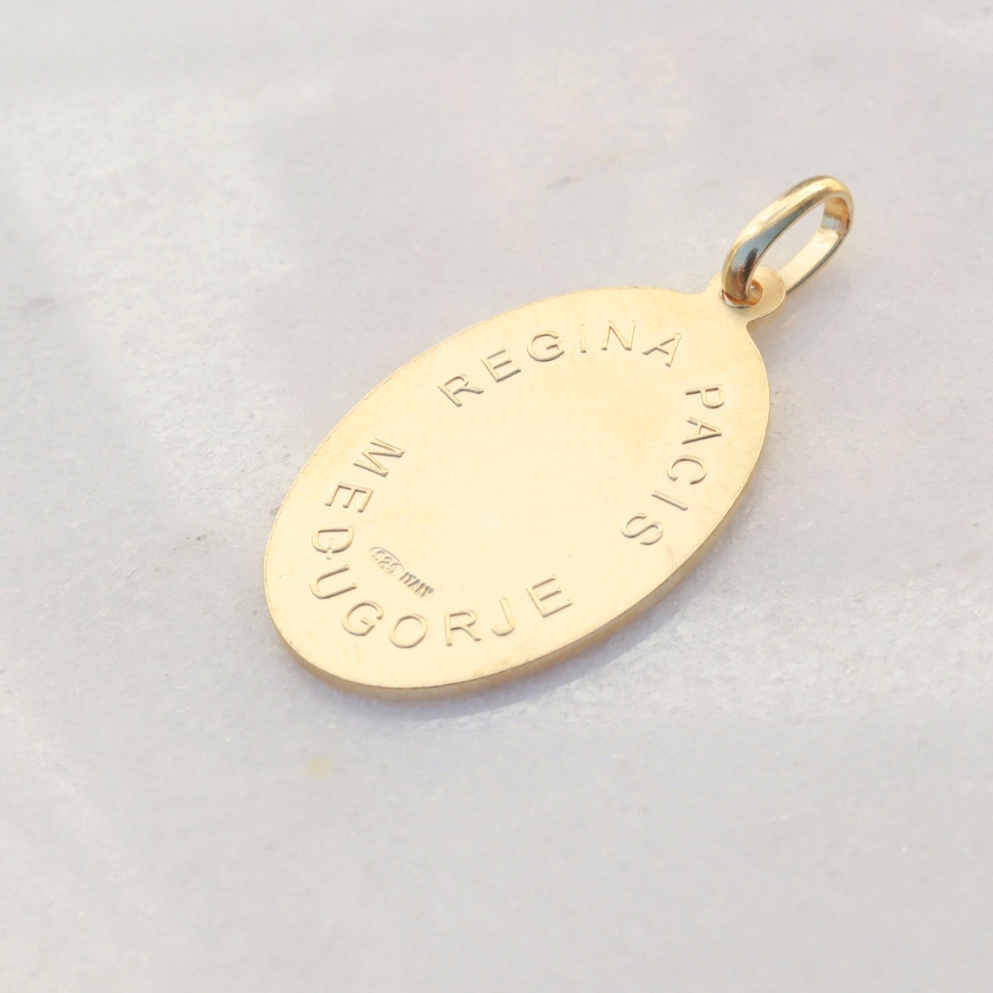 Medalla chapada en oro de Nuestra Señora de Medjugorje, medalla de Medjugorje de plata de ley, amuleto de la Reina de la paz, collar de la Virgen María, colgante de Medjugorje