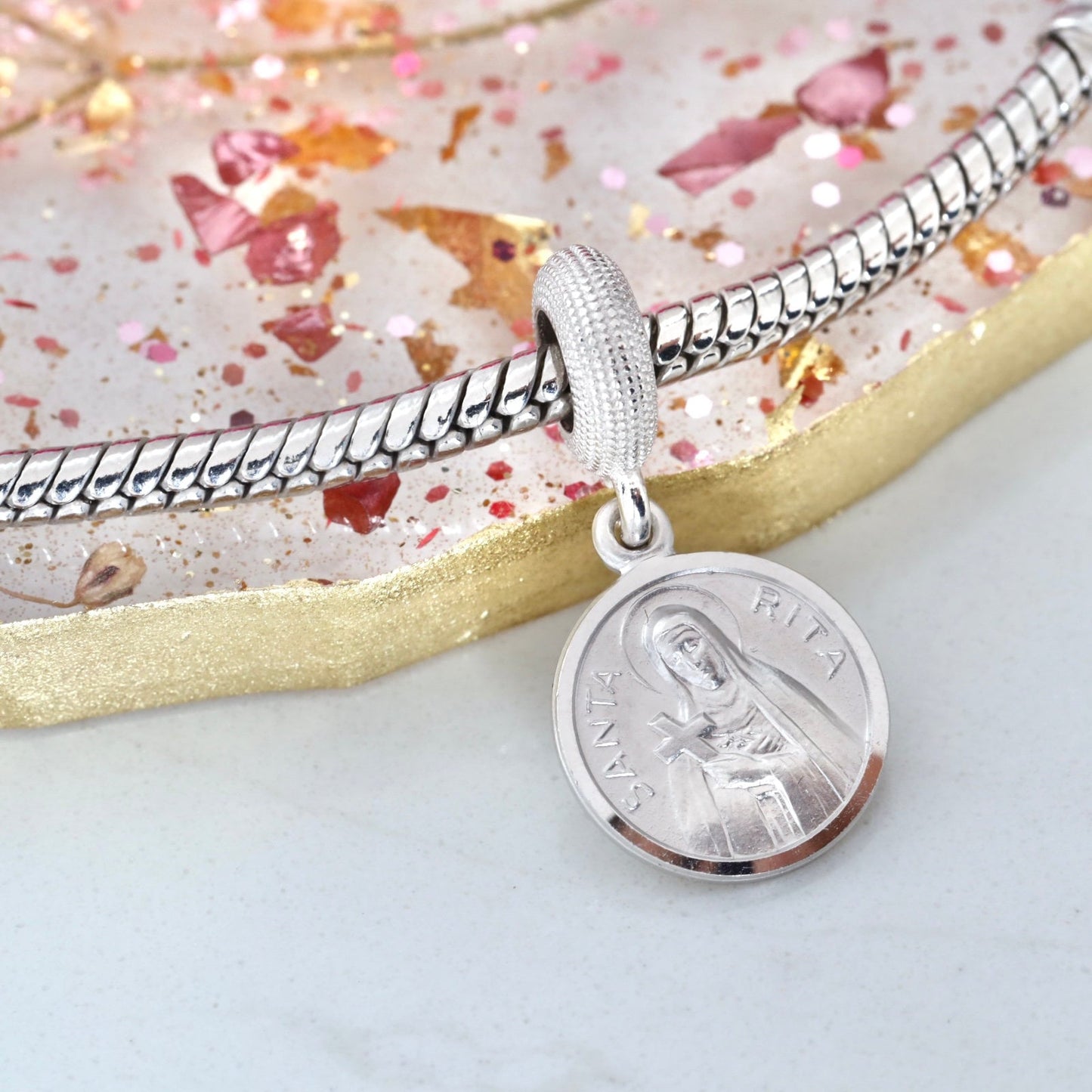Pandora de plata de ley de Santa Rita se adapta al encanto, encanto católico para pulsera de plata, encanto religioso de plata de ley, encanto compatible con pandora