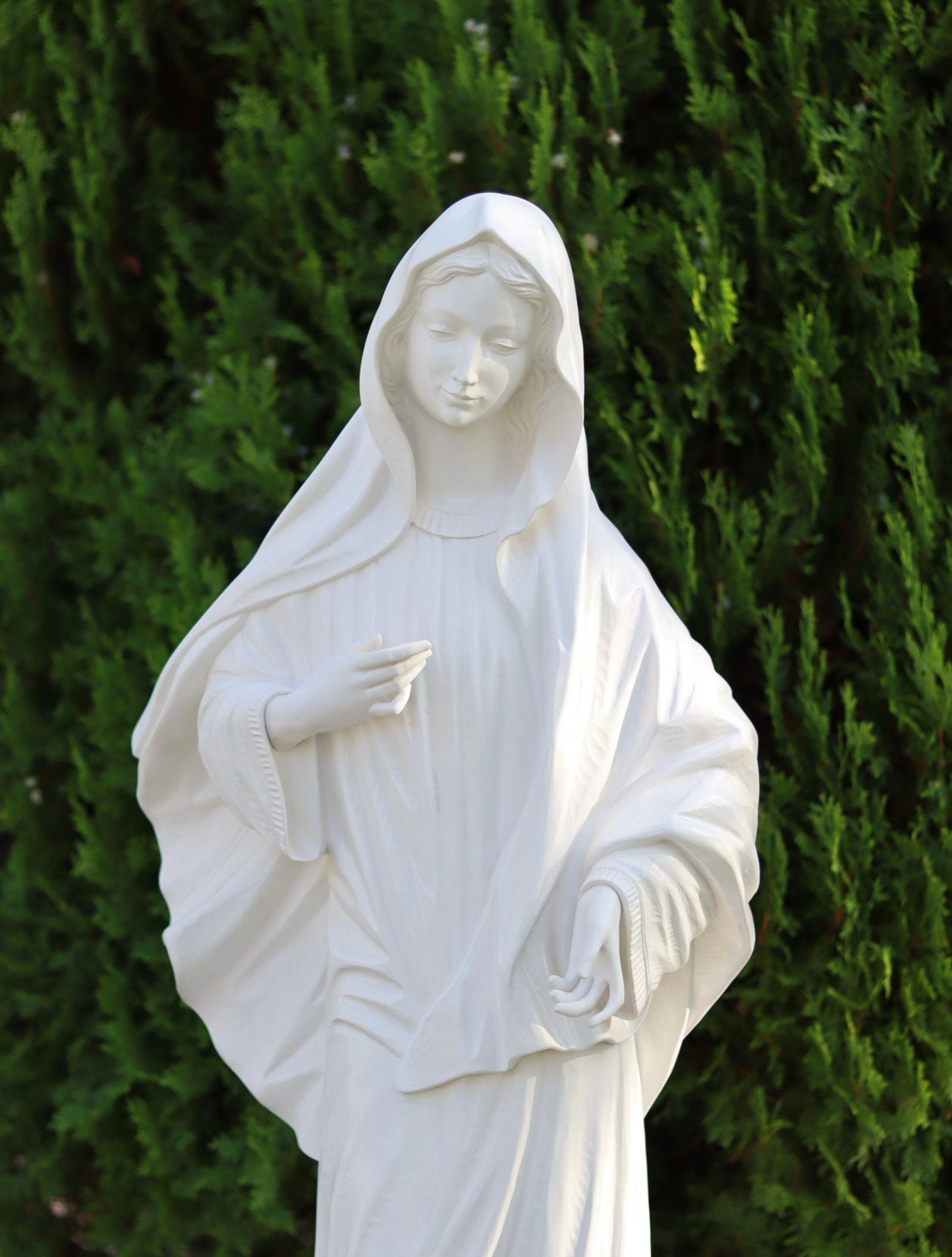 Estatua interior y exterior de polvo de mármol de Nuestra Señora de Medjugorje, estatua de la Reina de la Paz estatua de 47 pulgadas, estatua de jardín Nuestra Señora de Medjugorje