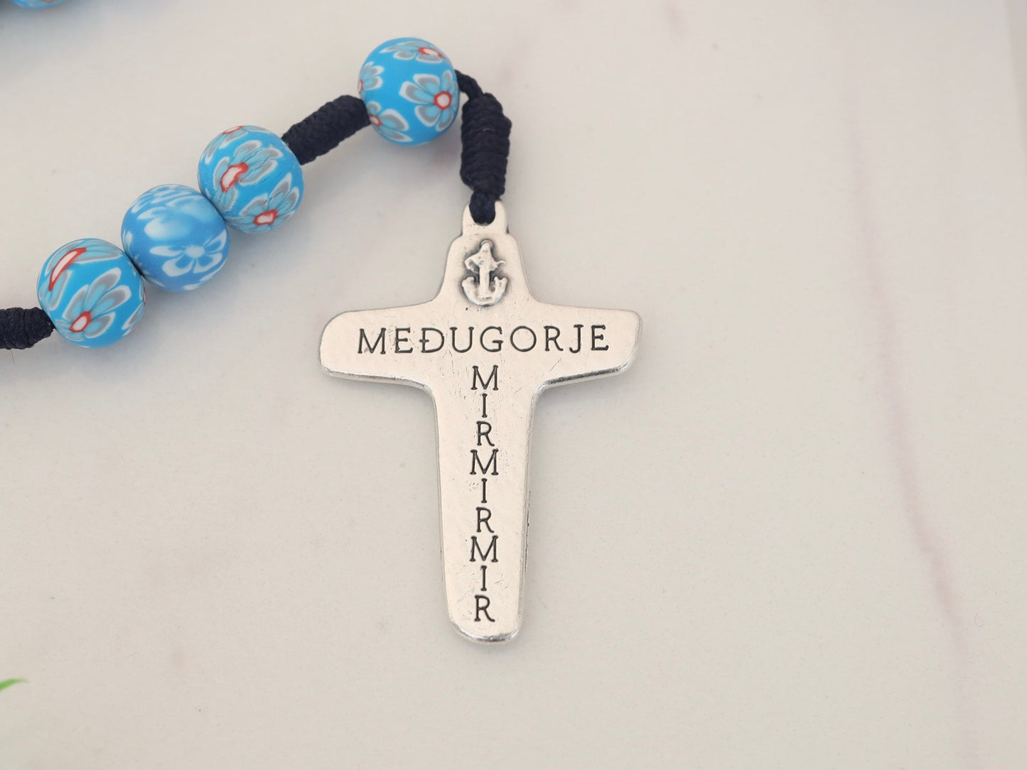 Cuentas de rosario de fimo azul, rosario de Medjugorje con flores, collar de rosario de Medjugorje, cuentas de rosario de arcilla, cuentas de rosario con flores, rosario para niños
