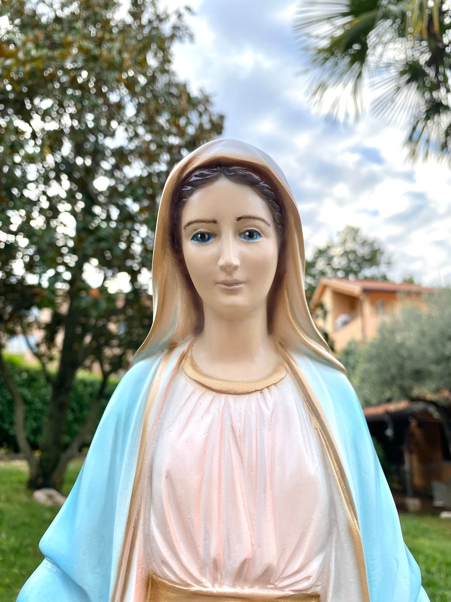 Estatua exterior de polvo de mármol de Nuestra Señora de Gracia, estatua de Tihaljina, estatua de Medjugorje de 20 pulgadas, estatua del jardín de la Virgen María, estatua católica