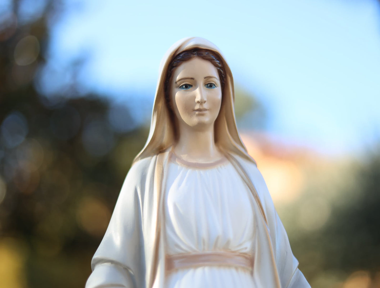 Estatua de mármol de Nuestra Señora de Gracia, estatua de Nuestra Señora al aire libre, estatua de la Virgen María pintada, estatua de Medjugorje, estatua de la Virgen María para el exterior