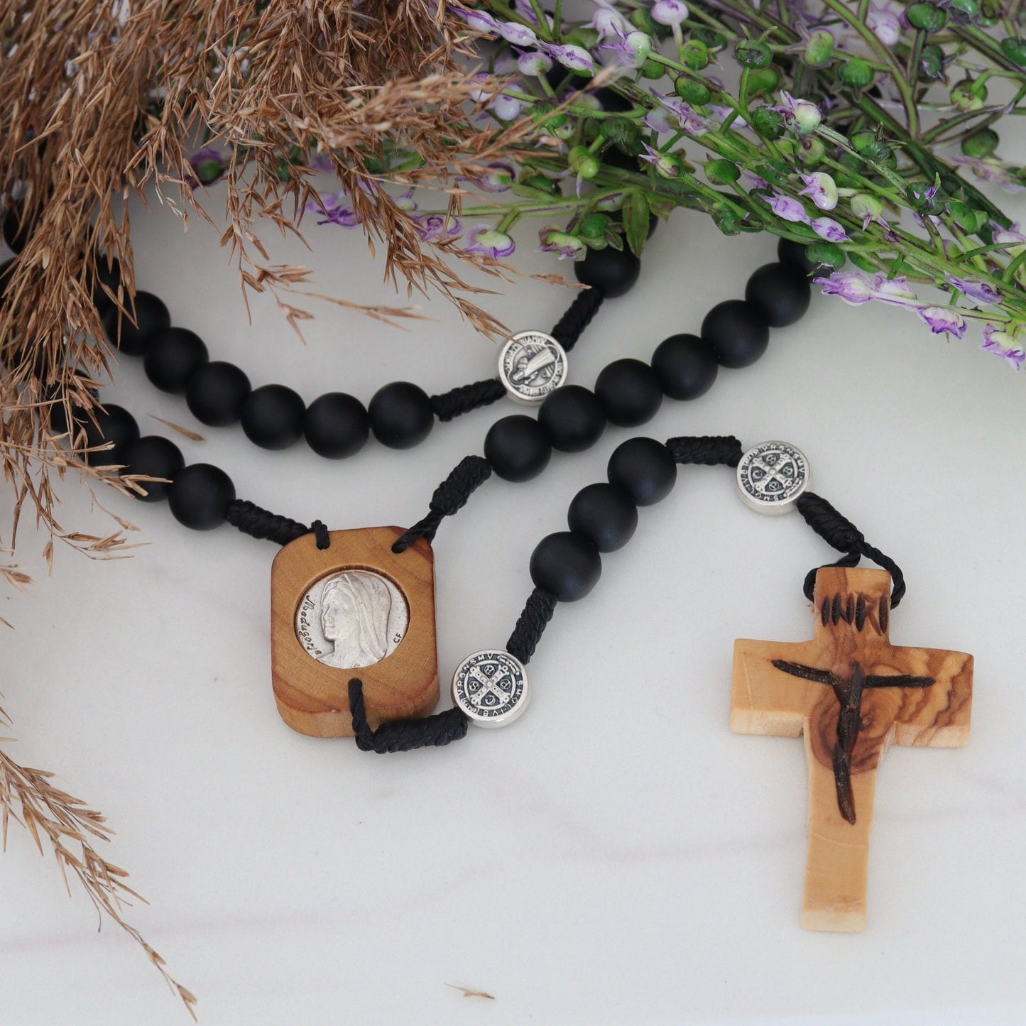 Rosario negro para hombre, Rosario negro hecho a mano de San Benito con medalla de madera de olivo de la Divina Misericordia y Nuestra Señora, regalo de rosario perfecto