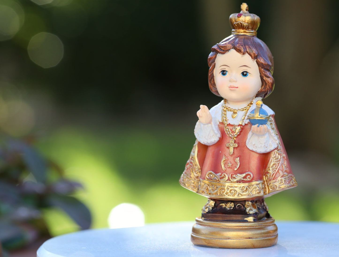 Estatua en miniatura del Niño Jesús de Praga, pequeña estatua de resina de Jesús Niño de Praga, estatua de colección de bebés, estatua de bebé de Medjugorje