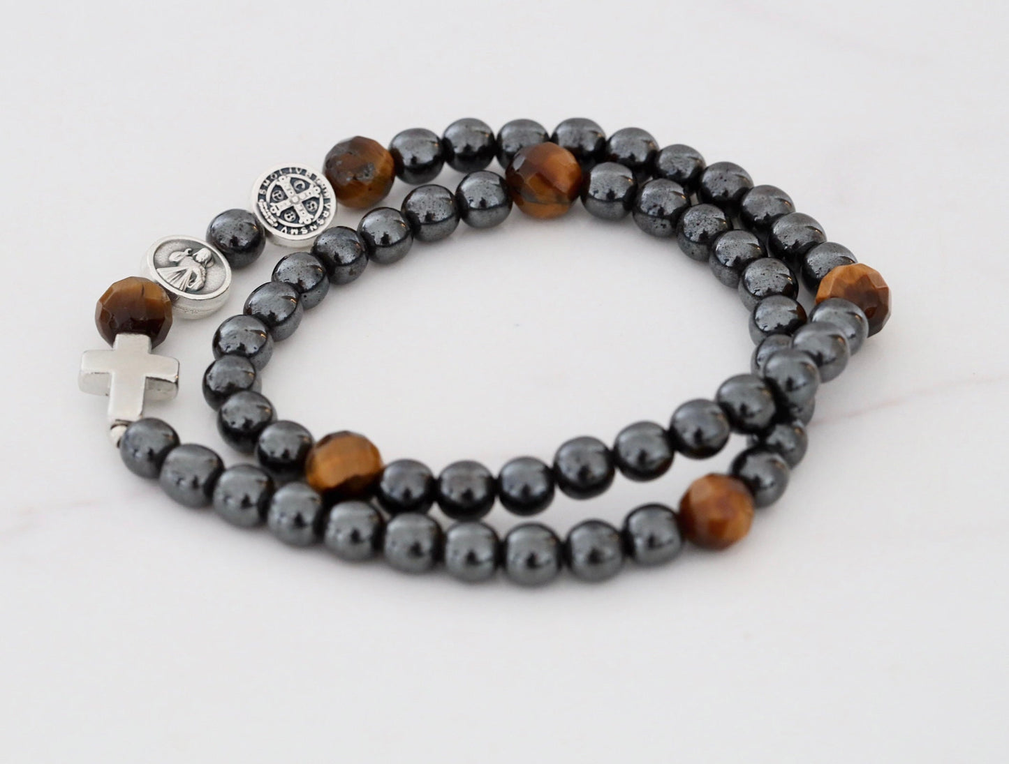 Pulsera de rosario doble, pulsera de rosario de San Benito, pulsera de cuentas de rosario negro de cinco décadas, pulsera doble de cuentas de rosario de hematita