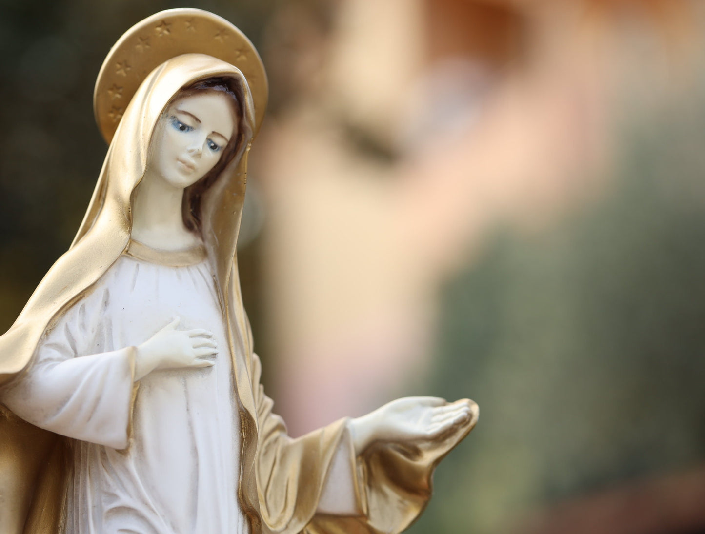 Estatua de la Reina de la Paz, escultura de la Virgen María, estatua navideña de la Virgen María, estatua del jardín, estatua católica de Nuestra Señora, estatua del altar del hogar