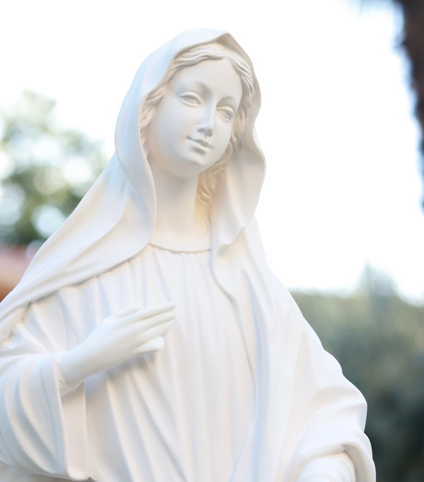 Estatua de Medjugorje, escultura de Nuestra Señora, estatua de la Reina de la Paz, estatua católica al aire libre, estatua del altar del hogar, estatua de polvo de mármol de la Virgen María