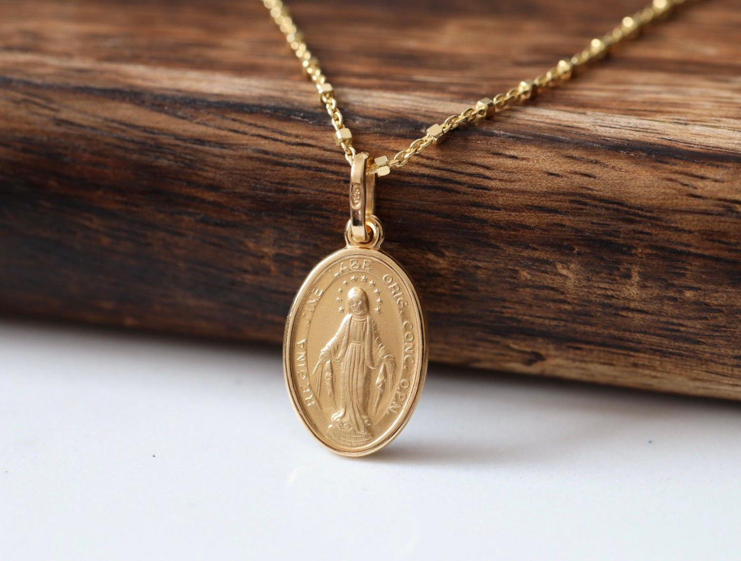 Collar de medalla milagrosa de plata de ley chapada en oro de 18 kt, colgante de plata de Nuestra Señora de Gracia relleno de oro, Medalla Milagrosa de Medjugorje