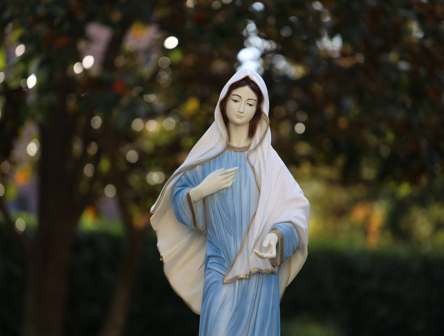 Estatua de Medjugorje de 90 cm, escultura de Nuestra Señora Reina de la Paz, estatua de polvo de mármol de Medjugorje, estatua de la Virgen Azul, estatua de Nuestra Señora de 35 pulgadas