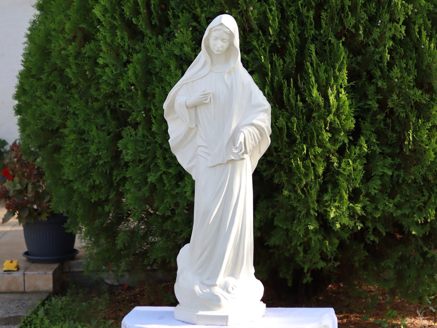 Estatua interior y exterior de polvo de mármol de Nuestra Señora de Medjugorje, estatua de la Reina de la Paz estatua de 47 pulgadas, estatua de jardín Nuestra Señora de Medjugorje