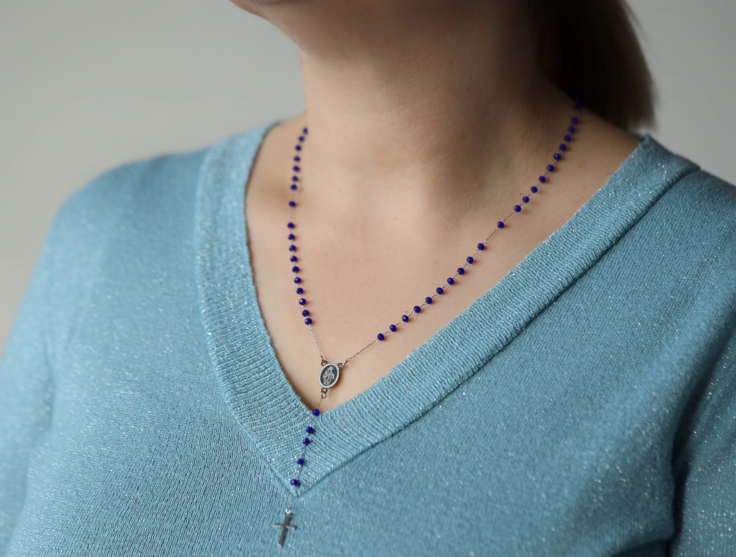 Collar de cuentas de rosario azul de acero inoxidable con Medalla Milagrosa, delicadas cuentas de rosario chapadas en oro de Medjugorje, rosario de Nuestra Señora de Gracia