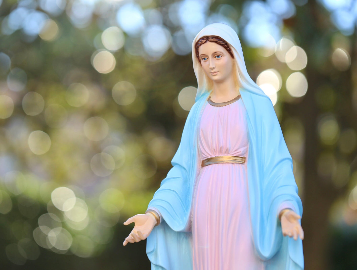 Estatua de mármol de Nuestra Señora de Gracia, estatua al aire libre de Nuestra Señora, estatua de la Virgen María pintada a mano estatua de polvo de mármol sólido, estatua de Medjugorje