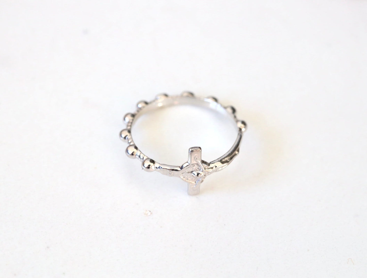 Anillo de rosario de San Benito de plata de ley, anillo de oración de cuentas de rosario, anillo de rosario católico, anillo de rosario delicado, anillo de Medjugorje en miniatura
