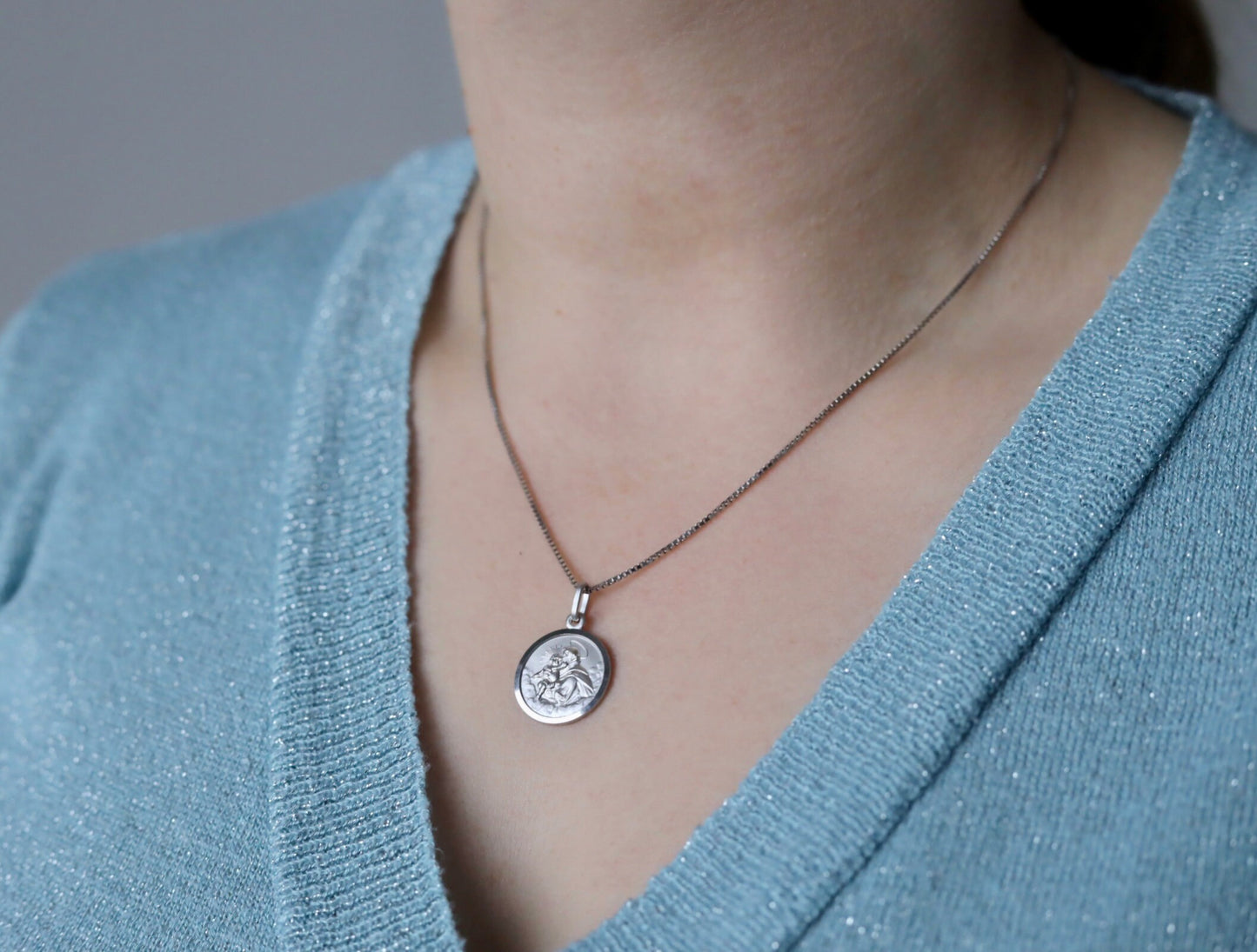 Colgante de plata de primera ley de San Antonio de Padua, medalla redonda de San Antonio, collar de santo católico, collar de Medjugorje, regalo de comunión