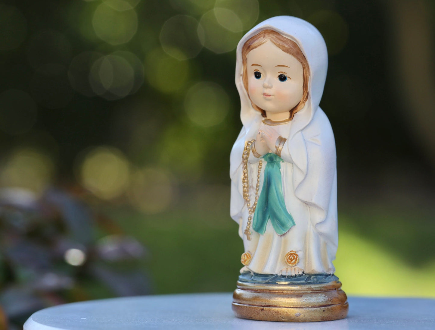 Estatua en miniatura de Nuestra Señora de Lourdes, estatua de resina de la Virgen María de Lourdes, colección de santos bebés, estatua en miniatura de Medjugorje