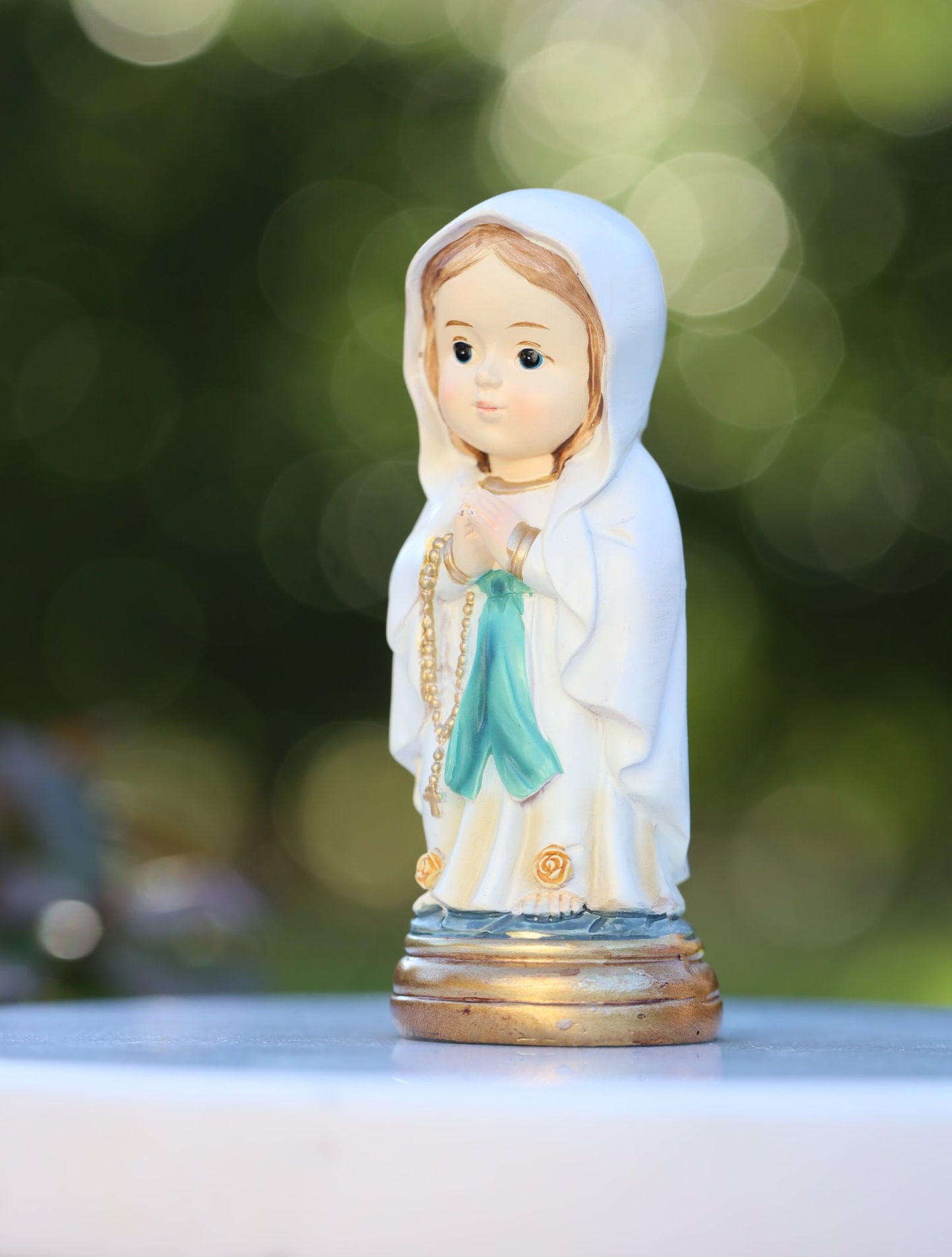 Estatua en miniatura de Nuestra Señora de Lourdes, estatua de resina de la Virgen María de Lourdes, colección de santos bebés, estatua en miniatura de Medjugorje
