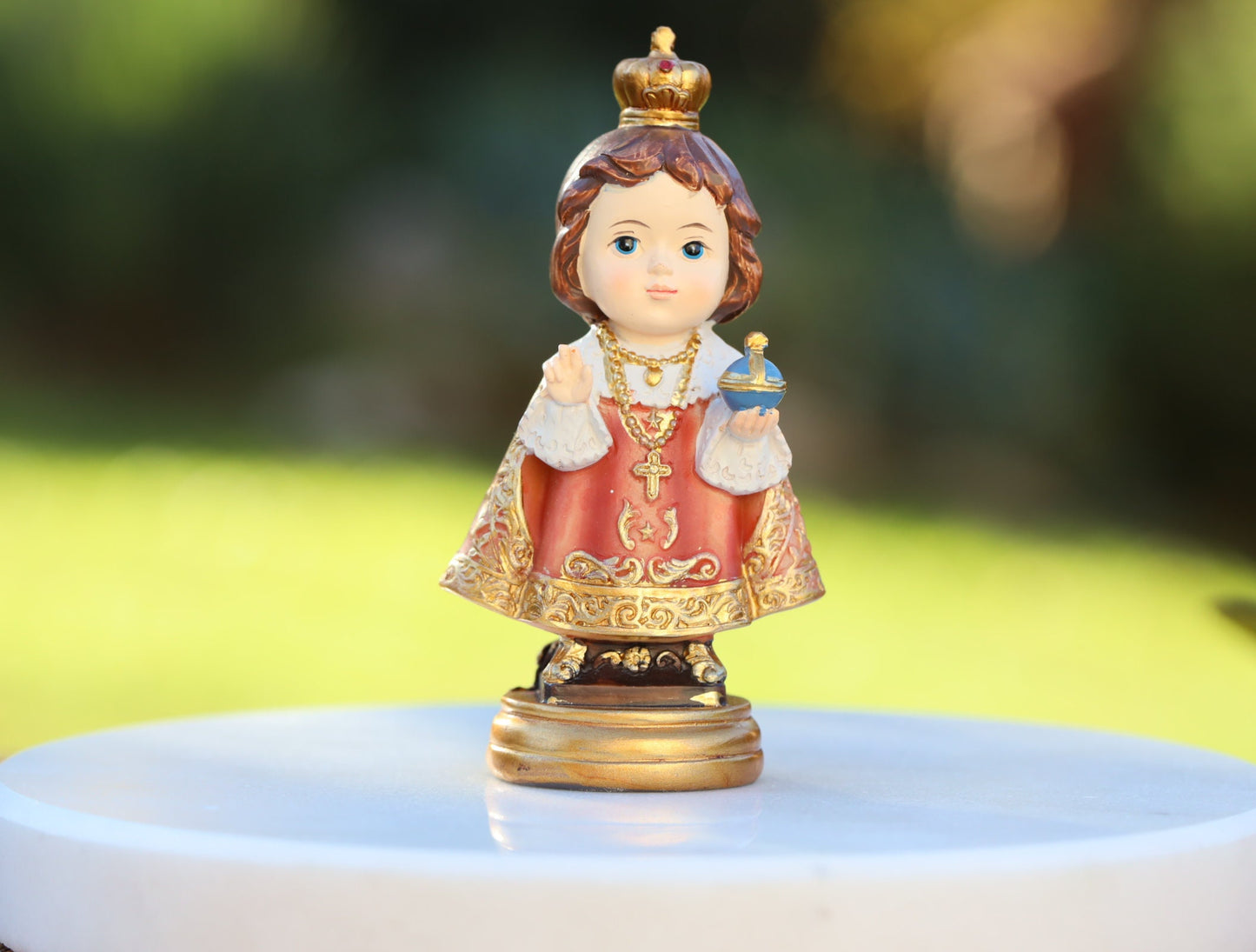Estatua en miniatura del Niño Jesús de Praga, pequeña estatua de resina de Jesús Niño de Praga, estatua de colección de bebés, estatua de bebé de Medjugorje