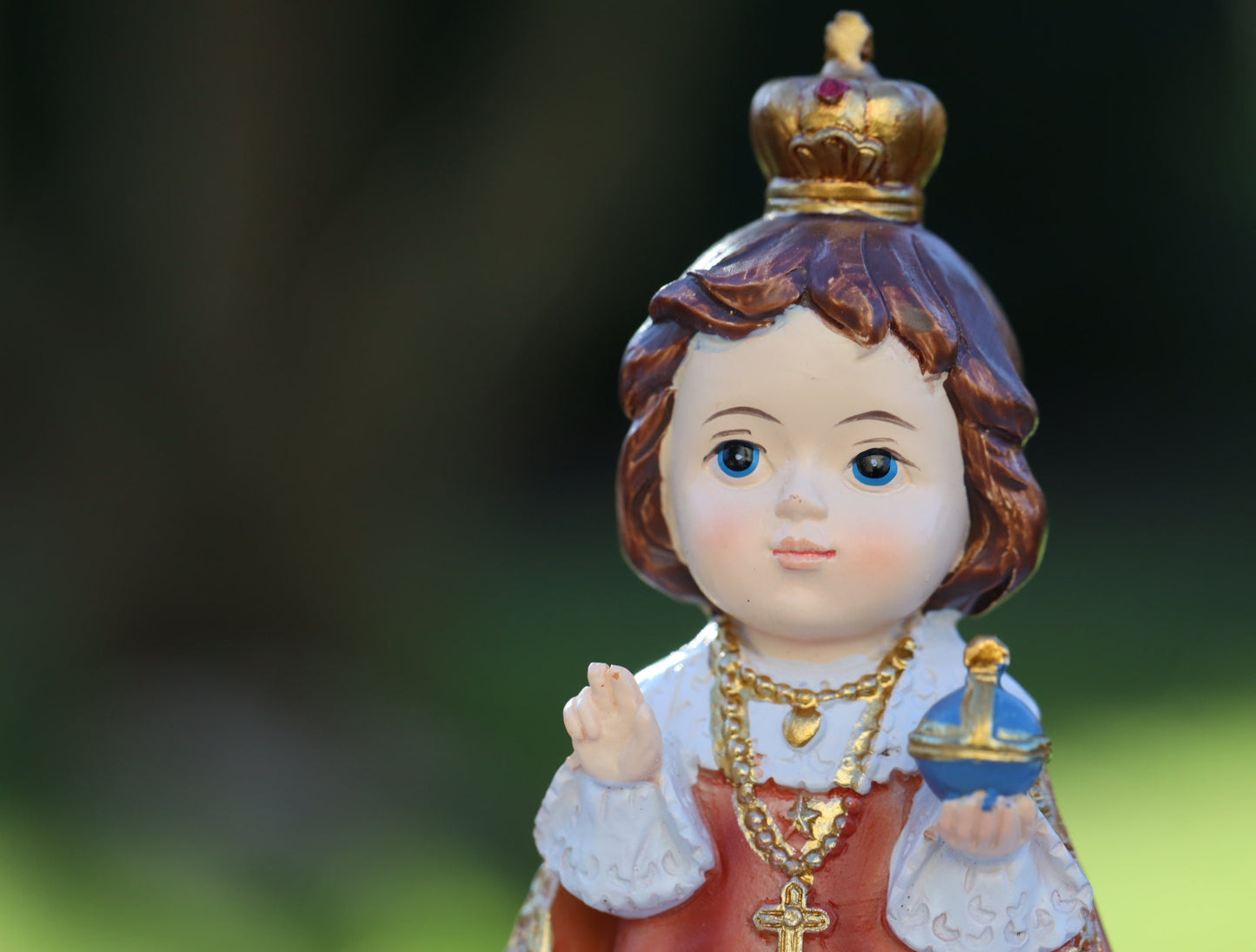 Estatua en miniatura del Niño Jesús de Praga, pequeña estatua de resina de Jesús Niño de Praga, estatua de colección de bebés, estatua de bebé de Medjugorje