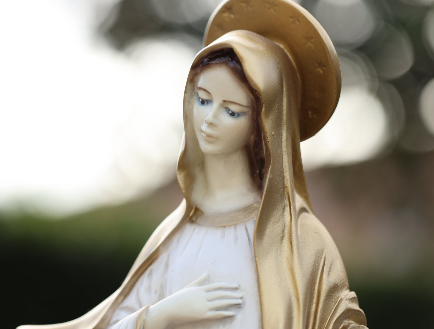 Estatua de la Reina de la Paz, escultura de la Virgen María, estatua navideña de la Virgen María, estatua del jardín, estatua católica de Nuestra Señora, estatua del altar del hogar