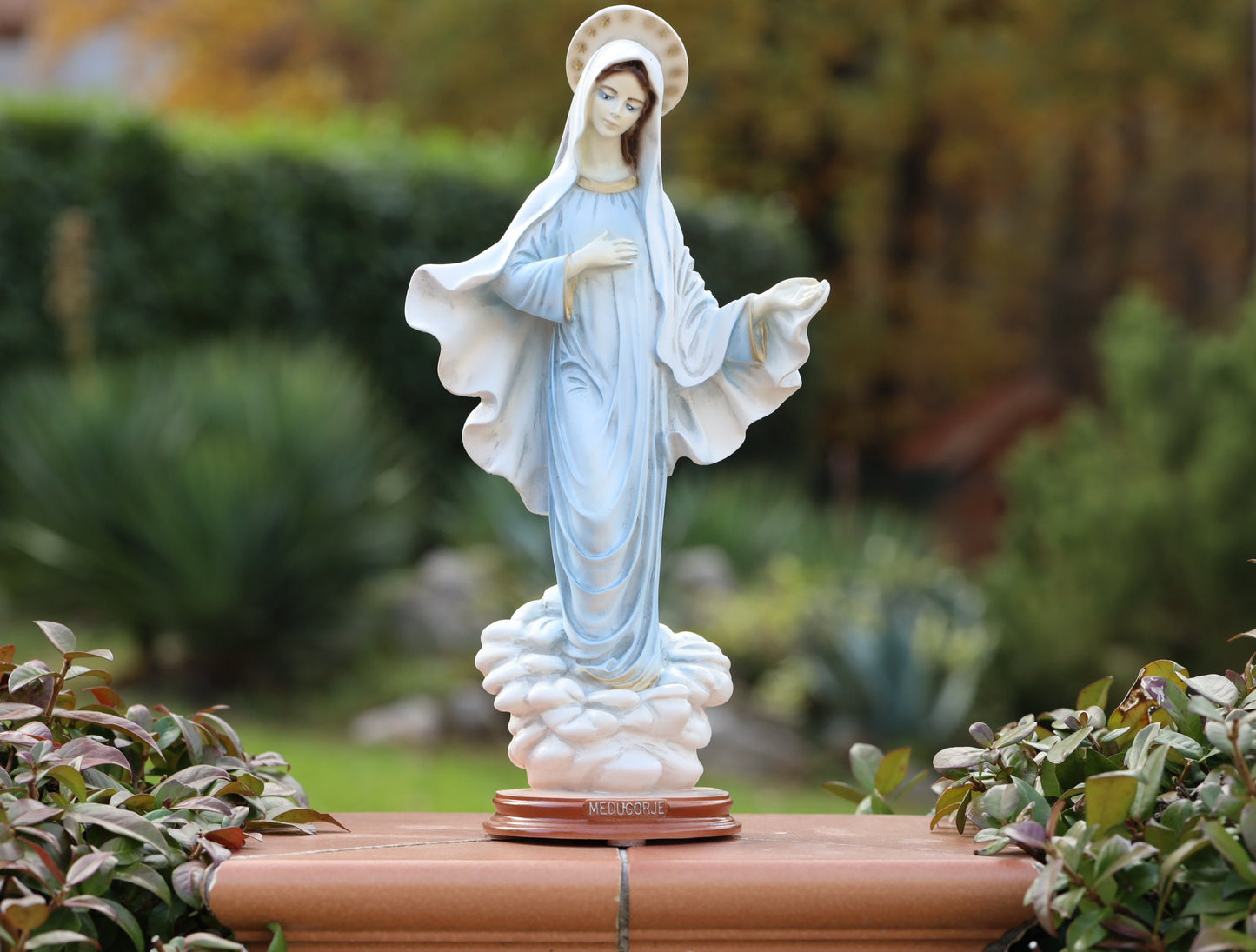 Estatua de la Virgen María, escultura de la Reina de la Paz, estatua de polvo de mármol de la Madre María, estatua católica, estatua del jardín, estatua del altar de la casa de Nuestra Señora
