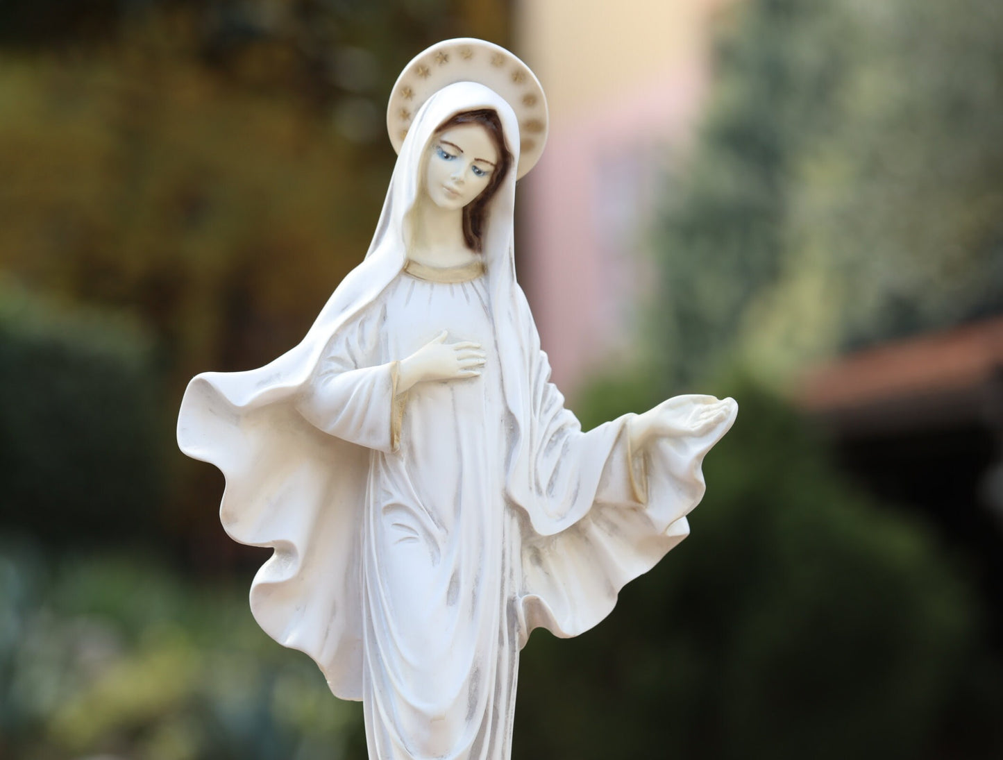 Estatua de la Virgen María, escultura de la Reina de la Paz, estatua de polvo de mármol de la Madre María, estatua católica, estatua del jardín, estatua del altar de la casa de Nuestra Señora