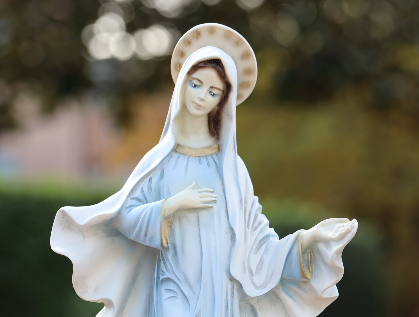 Estatua de la Virgen María, escultura de la Reina de la Paz, estatua de polvo de mármol de la Madre María, estatua católica, estatua del jardín, estatua del altar de la casa de Nuestra Señora