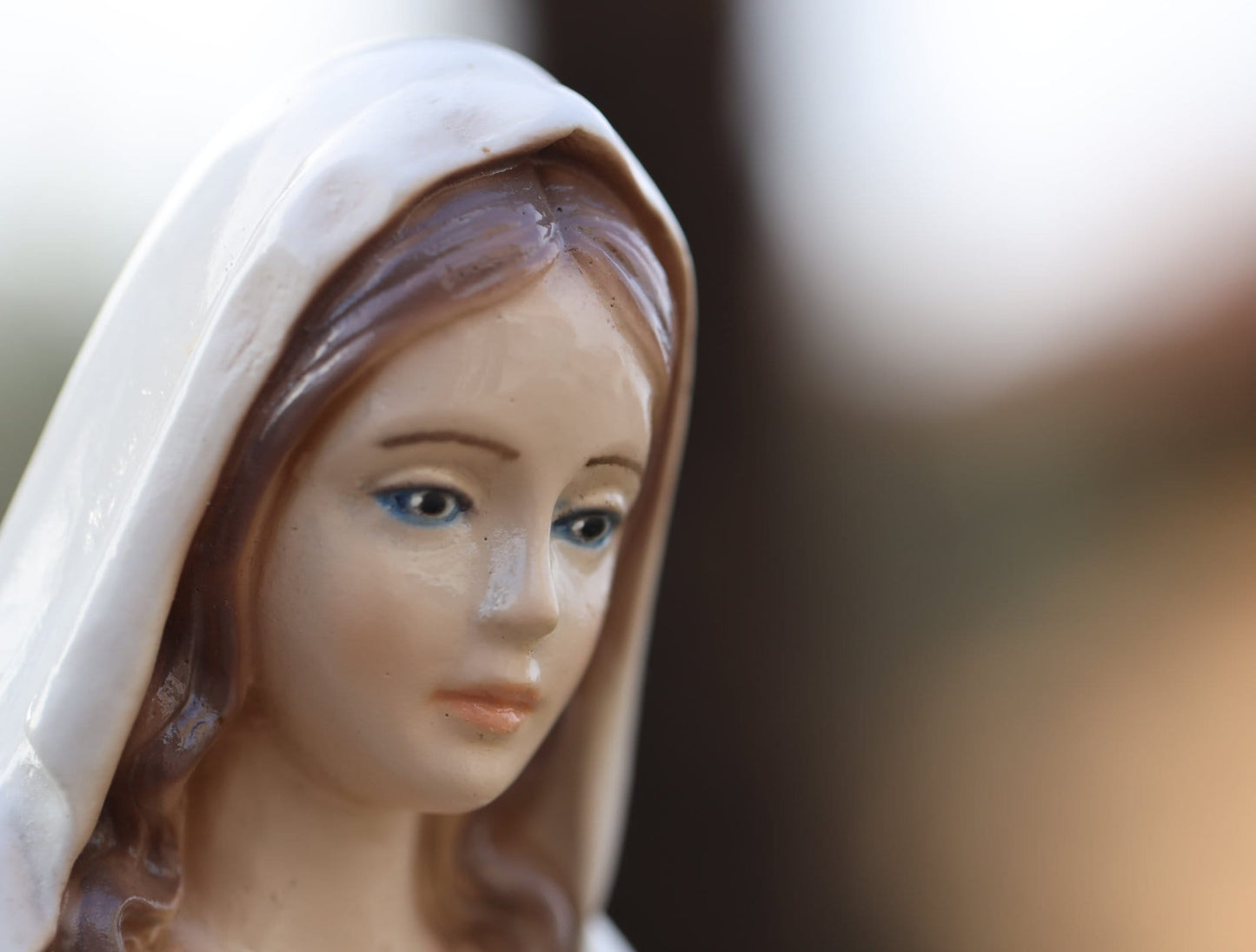 Estatua de polvo de mármol macizo de Nuestra Señora de Gracia, estatua de polvo de mármol de Medjugorje. estatua al aire libre pintada a mano de la Inmaculada Concepción
