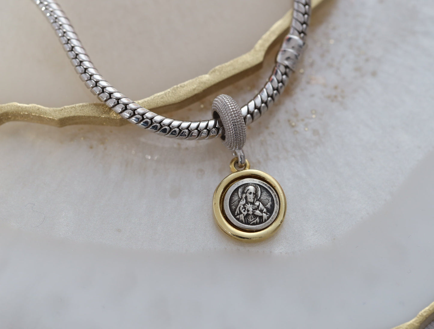 Encanto de cuentas escapulares compatibles con Pandora de plata de primera ley, colgante escapulario marrón similar a pandora, colgante escapulario de plata de dos tonos para bracalet