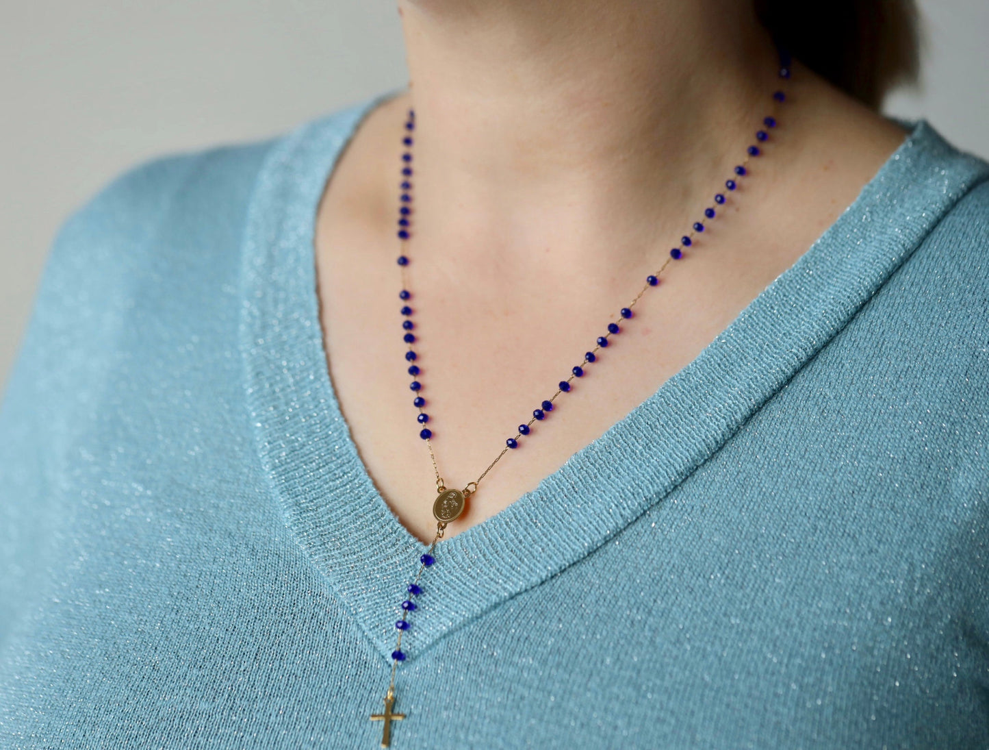 Collar de cuentas de rosario azul de acero inoxidable con Medalla Milagrosa, delicadas cuentas de rosario chapadas en oro de Medjugorje, rosario de Nuestra Señora de Gracia