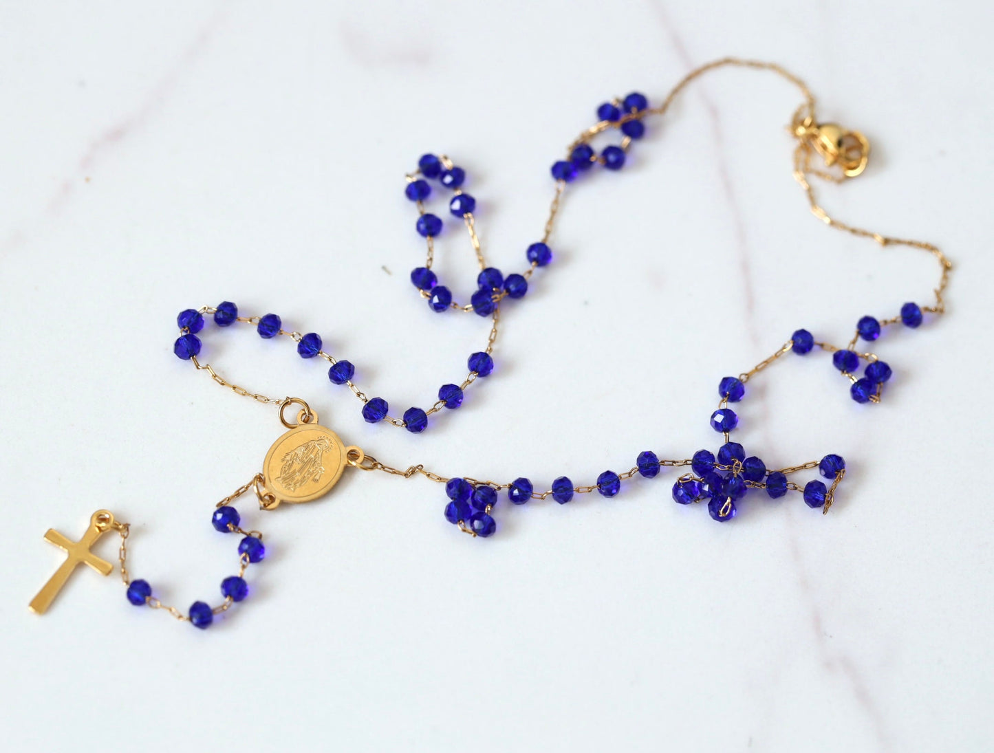 Collar de cuentas de rosario azul de acero inoxidable con Medalla Milagrosa, delicadas cuentas de rosario chapadas en oro de Medjugorje, rosario de Nuestra Señora de Gracia