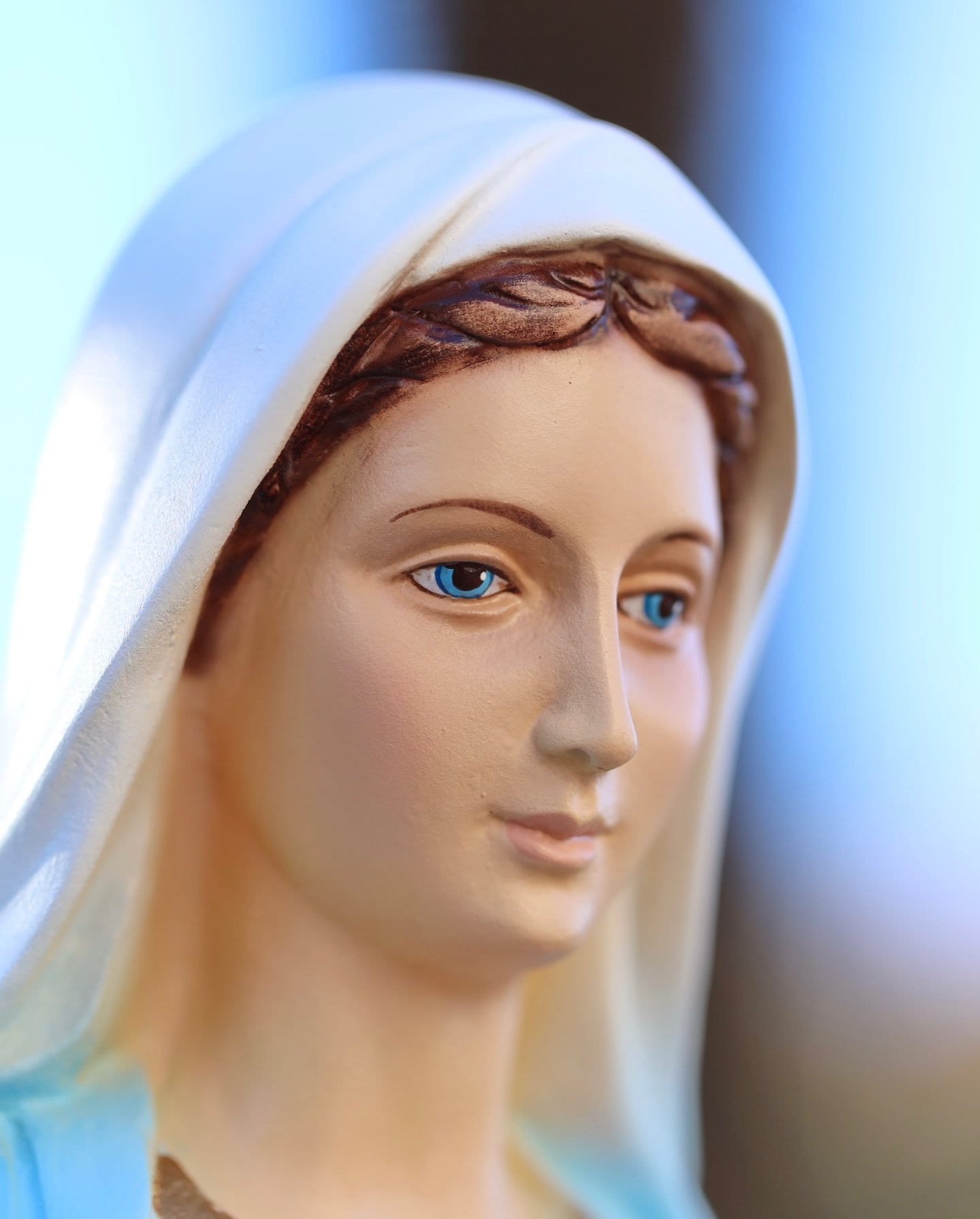 Estatua de mármol de Nuestra Señora de Gracia, estatua al aire libre de Nuestra Señora, estatua de la Virgen María pintada a mano estatua de polvo de mármol sólido, estatua de Medjugorje