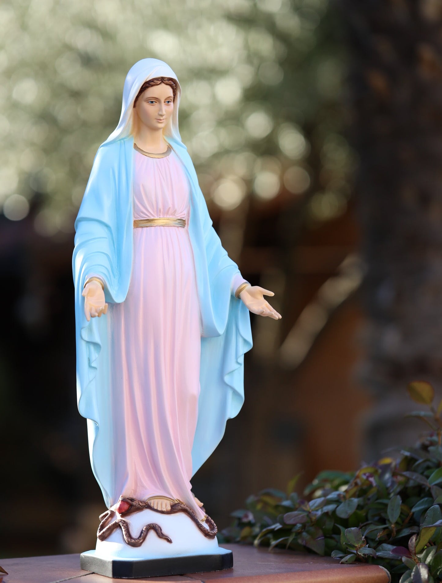 Estatua de mármol de Nuestra Señora de Gracia, estatua al aire libre de Nuestra Señora, estatua de la Virgen María pintada a mano estatua de polvo de mármol sólido, estatua de Medjugorje