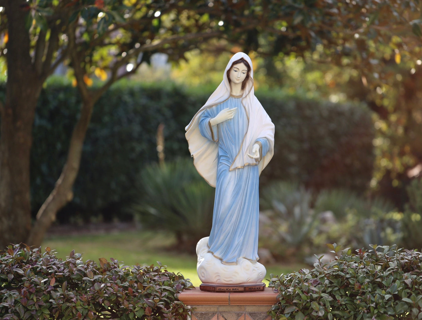 Estatua de Medjugorje de 90 cm, escultura de Nuestra Señora Reina de la Paz, estatua de polvo de mármol de Medjugorje, estatua de la Virgen Azul, estatua de Nuestra Señora de 35 pulgadas