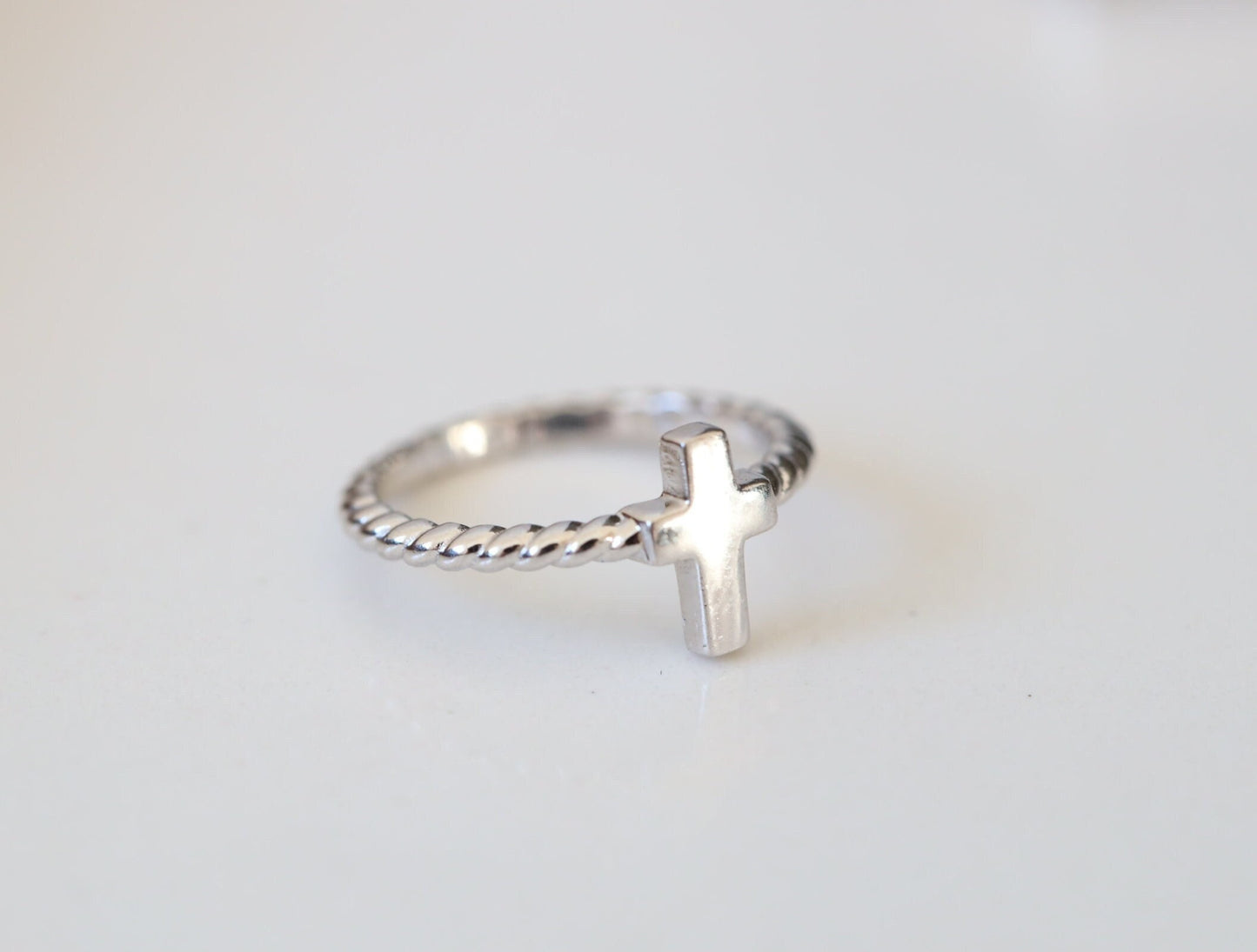 Anillo cruz con cuerda en plata de ley 925. Anillo cruzado para dama, anillo devocional con cuerda, anillo cruzado simple, anillo de oración católica de Medjugorje