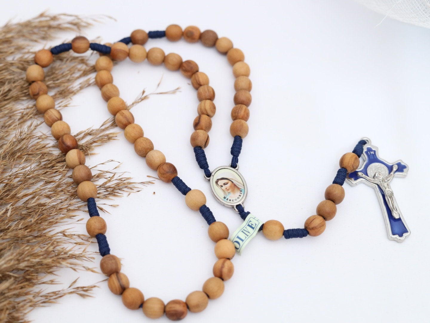 Rosario de Medjugorje hecho a mano en madera de olivo| Rosario de San Benito con cuentas de madera de olivo | Rosario cruz San Benito esmalte azul