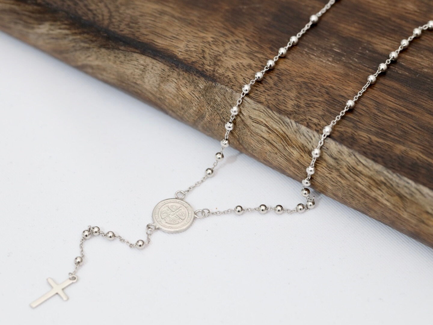Collar de rosario delicado de San Benito, rosario de San Benito, rosario de medalla de San Benito, rosario en miniatura de plata, collar de rosario delicado