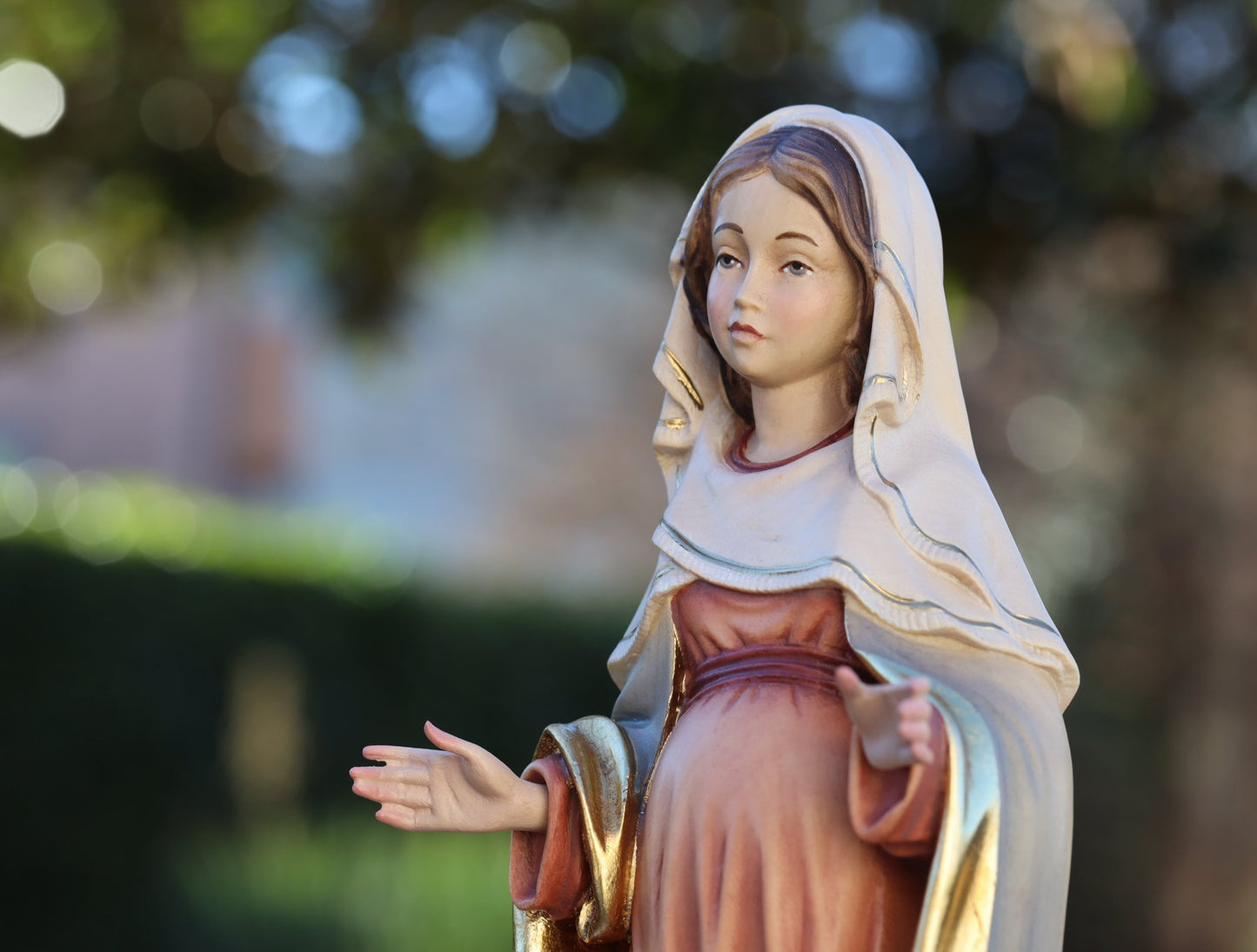 Estatua de madera de la Virgen María embarazada, Nuestra Señora hecha a mano de madera, estatua de madera de 12 pulgadas de nuestra Señora, estatua devocional pintada a mano de Nuestra Señora