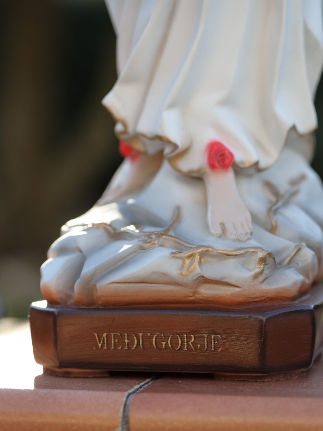 Estatua de Nuestra Señora de Lourdes de 25 pulgadas, estatua de polvo de mármol de la Virgen María de Lourdes, estatua de jardín renacentista al aire libre de Nuestra Señora de Lourdes