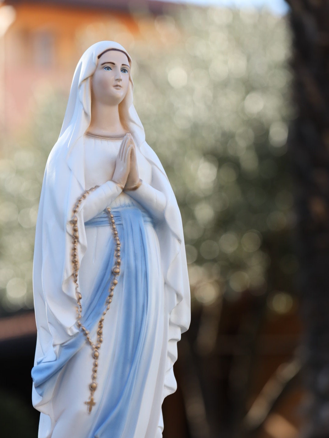 Estatua de Nuestra Señora de Lourdes de 25 pulgadas, estatua de polvo de mármol de la Virgen María de Lourdes, estatua de jardín renacentista al aire libre de Nuestra Señora de Lourdes