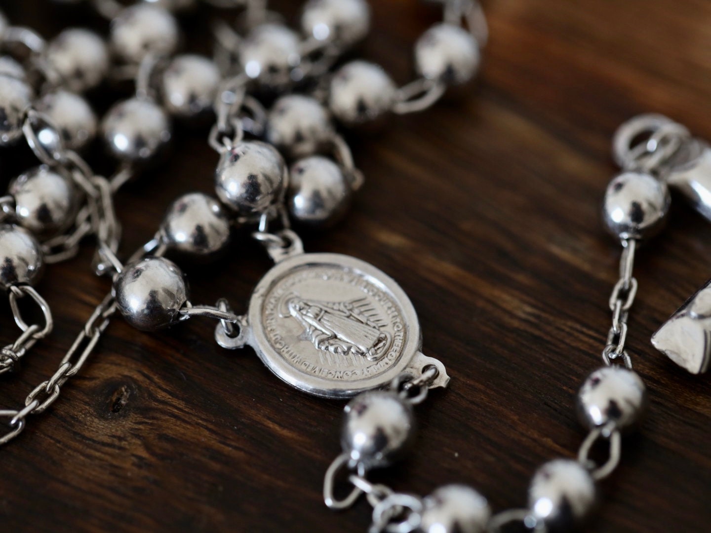 Collar de rosario de plata de ley 925 para hombre, cuentas de rosario católico, Rosario con Medalla Milagrosa para hombre, cuentas de oración de rosario de 25 pulgadas