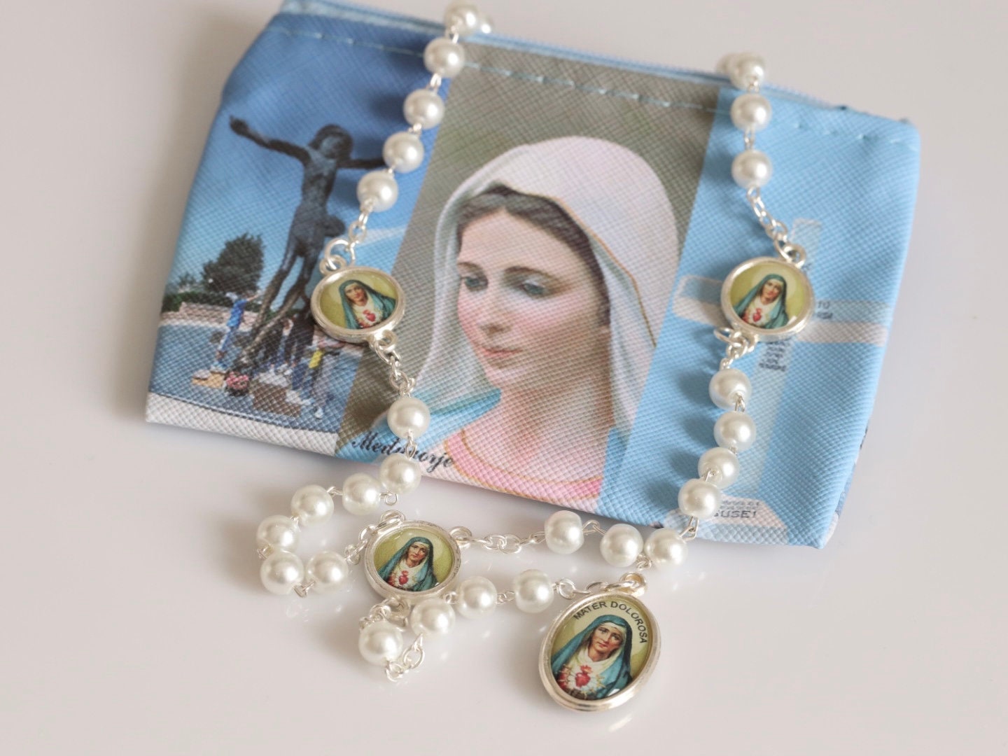 Rosario de los Siete Dolores de María, rosario de perlas blancas, rosario de cuentas, rosario católico, rosario doloroso, nuestra señora de los dolores