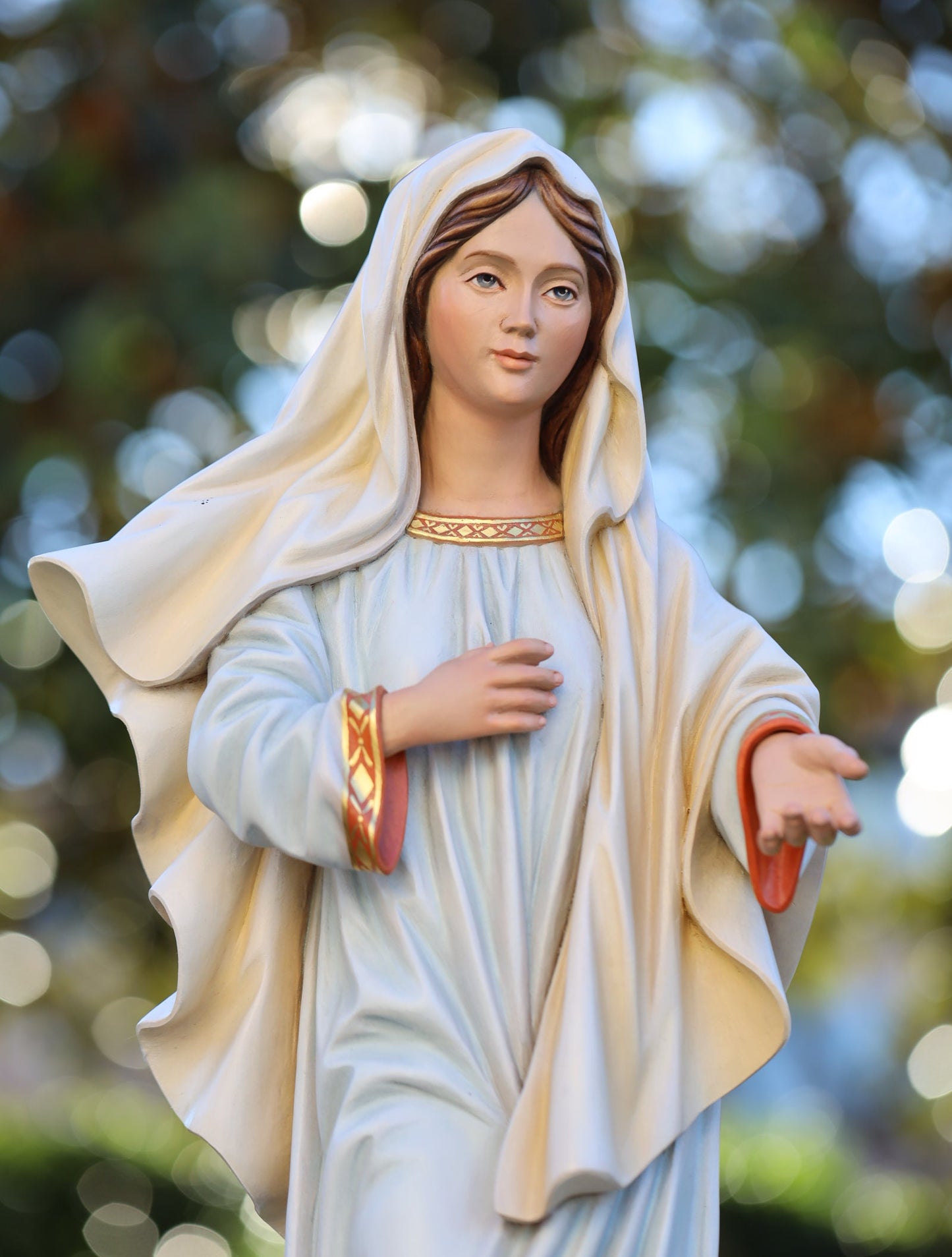 Estatua de Nuestra Señora de Medjugorje de 27 pulgadas, estatua de la Reina de la Paz pintada a mano, estatua de la Virgen María del altar del hogar, estatua de la Madre María de 70 cm