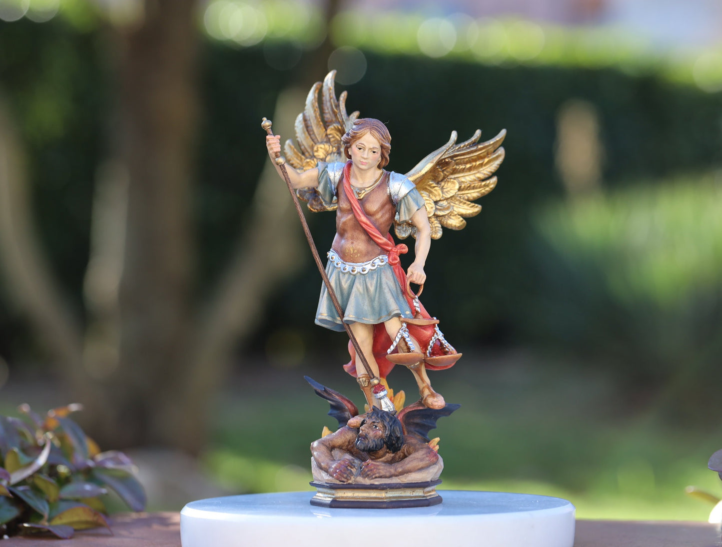 Estatua de San Miguel, estatua de madera de San Miguel, estatua del Arcángel Miguel para el altar del hogar, estatua católica, regalo católico, estatua de Val Gardena