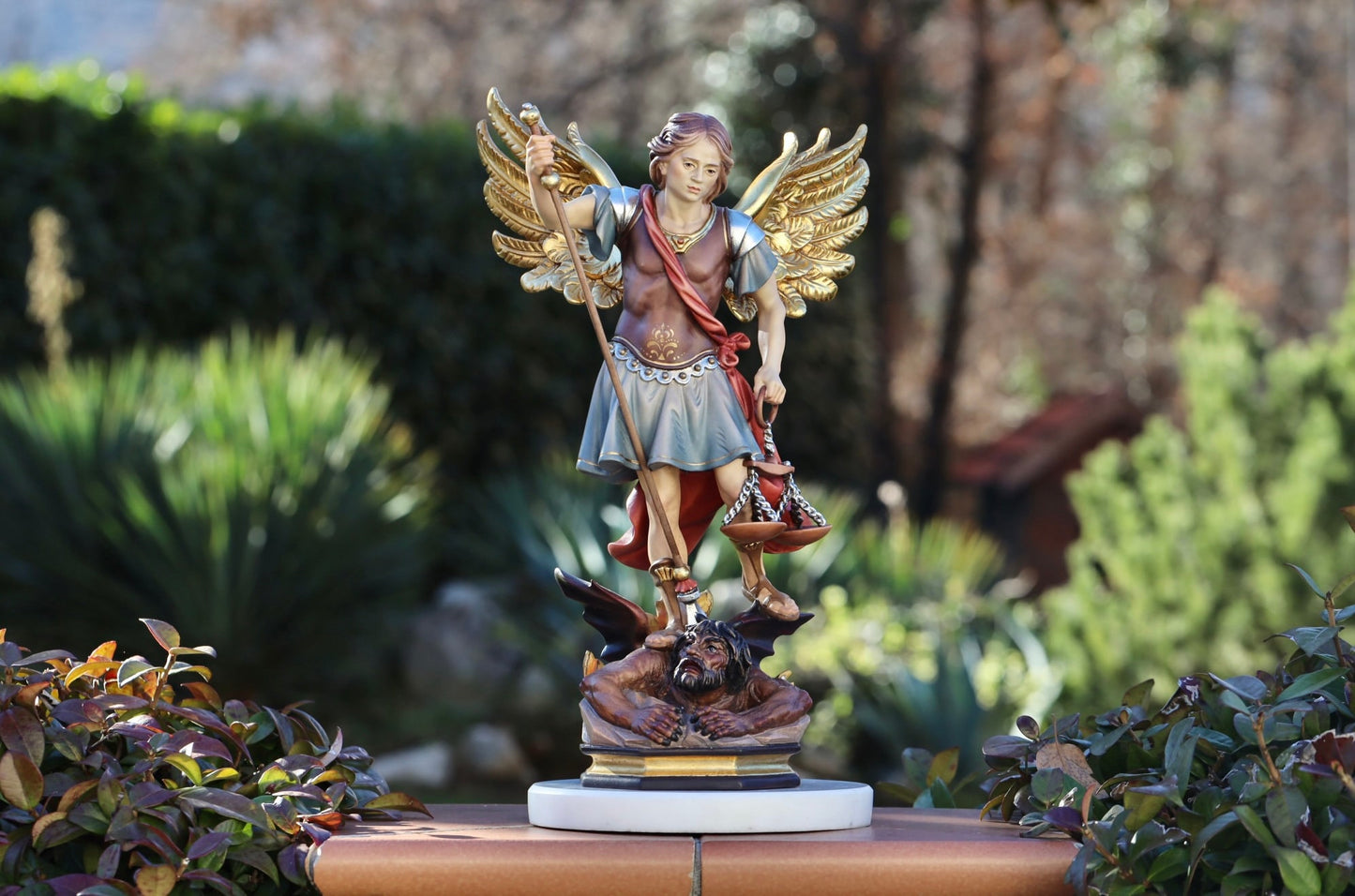 Estatua de San Miguel de 38 cm, Estatua de San Miguel tallada a mano, Estatua del arcángel Miguel pintada a mano, estatua de arte coleccionable de San Miguel