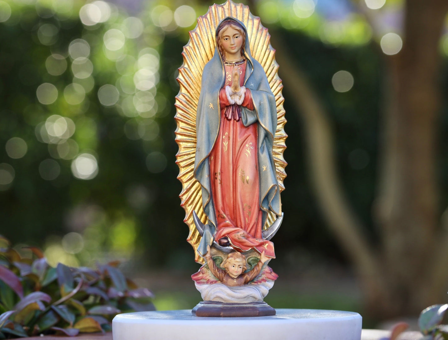 Estatua de madera hecha a mano de Nuestra Señora de Guadalupe, estatua tallada a mano de la Reina de la Paz, estatua chapada en oro de 9 pulgadas de la Virgen María, estatua de la Madre María